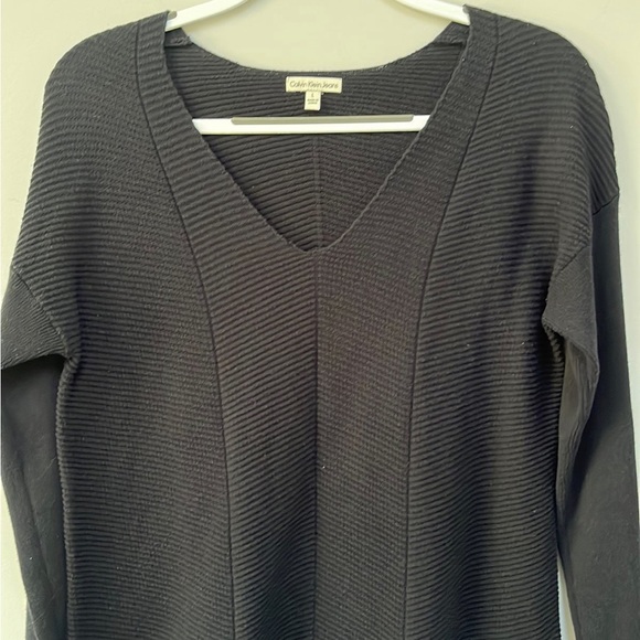 V-Neck Calvin Klein Sweater Large - Picture 1 of 6